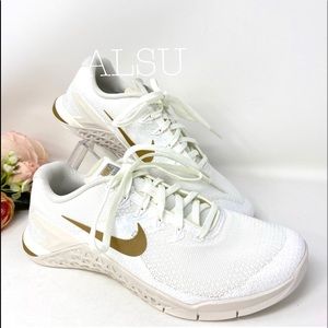 NWT Nike Metcon 4 CHMP Sail Metallic W AUTHENTIC